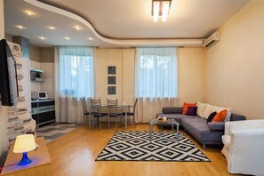 Business Apartment, 2 Bedrooms | Living room
