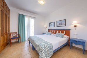 Blackout drapes, iron/ironing board, free WiFi, bed sheets - Comitas Isla del Aire (Sant Lluis)