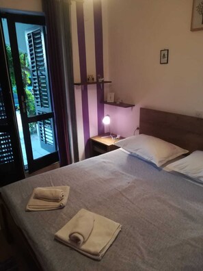 3 makuuhuonetta, työpöytä, silitysrauta/-lauta, ilmainen Wi-Fi