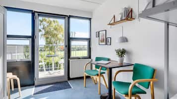 Habitación cuádruple básica (Linen Excluded) | Cortinas blackout y wifi gratis