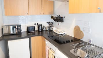 Apartment | Private kitchen | Fridge, microwave, oven, stovetop