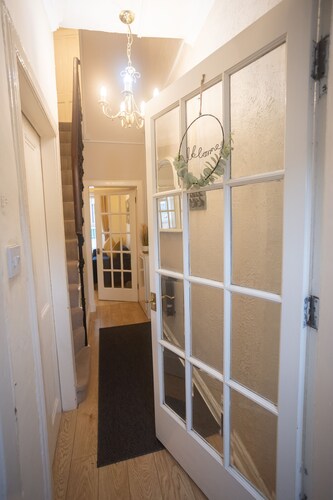 Sandgate 2-bed Apartment in Ayr Central Location