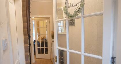 Sandgate 2-bed Apartment in Ayr Central Location