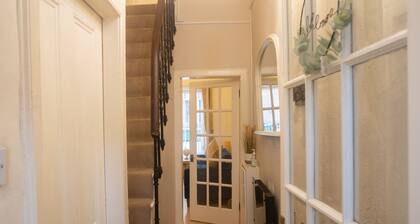 Sandgate 2-bed Apartment in Ayr Central Location