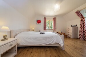 4 chambres, fer et planche Ă repasser, Wi-Fi, draps fournis