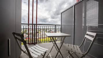 Íbúð (2 Bedrooms) | Svalir