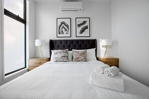 Villa (2 Bedrooms) | 2 bedrooms, laptop workspace, iron/ironing board, WiFi - Delightful Townhouse Stay@moonee Ponds + Parking (Moonee Ponds)