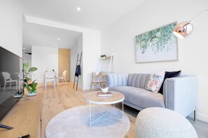 TV - Warm Nest Central Location@collins (Melbourne)