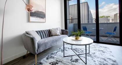 Designer Warm Home@mooneeponds+parking/wifi