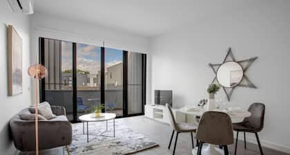 Designer Warm Home@mooneeponds+parking/wifi