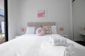 2 habitaciones y espacio para trabajar con laptop