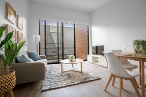 Villa (2 Bedrooms) | Living room | TV - Elegant Stylish Living@mooneeponds Wifi/parking (Moonee Ponds)