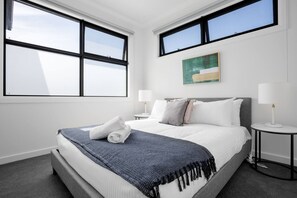 4 chambres, fer et planche à repasser, draps fournis