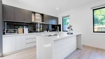 Biệt thự (4 Bedrooms) | Bếp riêng | Lò nướng