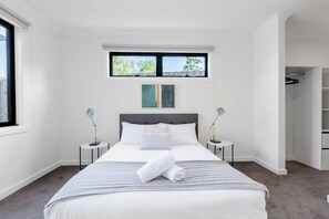 Villa (4 Bedrooms) | 4 bedrooms, iron/ironing board, bed sheets - WoW Factor!luxe 4BR Townhouse@glen Waverley (Glen Waverley)