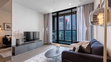 Apartment (1 Bedroom) | Wohnzimmer | Fernseher