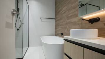 Villa (2 Bedrooms) | Salle de bain | Serviettes fournies