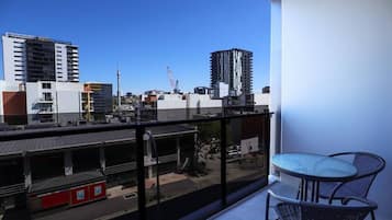 Lejlighed (2 Bedrooms) | Balkon