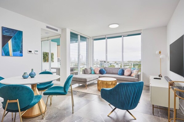 Apartment (2 Bedrooms) | Living room | 20-inch TV with cable channels - Luxurious 2bed 2bath APT With Parking@southport (Southport)