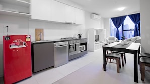 Private kitchen - Serene Comfy Nest@collins+pool (Melbourne)