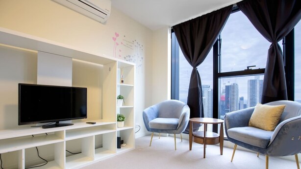 Living area - Serene Comfy Nest@collins+pool (Melbourne)
