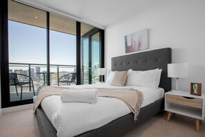 Apartment (2 Bedrooms) | 2 bedrooms, iron/ironing board, bed sheets - Central Melbourne 2br2bt APT on Collins St+parking (Docklands)