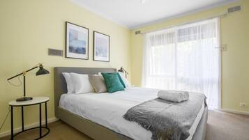 Maison (4 Bedrooms) | 4 chambres, fer et planche à repasser, draps fournis