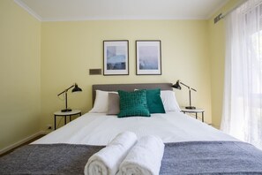 House (4 Bedrooms) - Spacious Comfortable Home in Wheelers Hill+pool (Wheelers Hill)