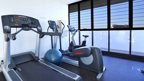 A gym with cardio machines, a treadmill, and a stationary bike. - Ultimate Prestige 2bed2bath Hamiltonapt (Hamilton)