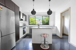 Villa (3 Bedrooms) | Privékeuken | Een oven, een vaatwasser