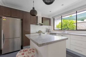 Villa (3 Bedrooms) | Private kitchen | Oven, dishwasher - Spacious 3bedrooms big House@mitcham (Mitcham)