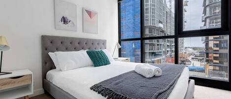 Apartment (2 Bedrooms) | 2 bedrooms, laptop workspace, iron/ironing board, bed sheets