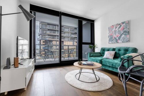 Perfect Location 2 Bdrs Apartment@glen Waverley