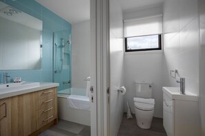 單棟房屋 (4 Bedrooms) | 浴室