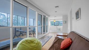 4 bedrooms, laptop workspace, iron/ironing board, bed sheets