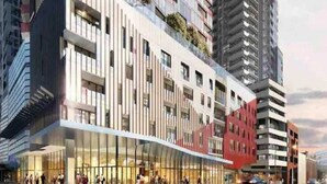 A modern multi-story building with a glass facade, a flat roof, and a mix of balconies and windows. - Cozy Gem With Poolgym in Mel Cbd@southerncross (Melbourne)