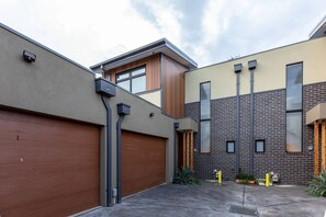 Exterior - Impressive & Spacious new Townhouse@preston (Preston)