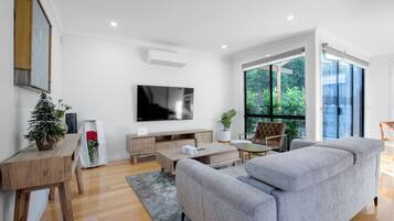 Villa (2 Bedrooms) | Living room