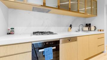 Apartment (2 Bedrooms) | Private kitchen | Oven
