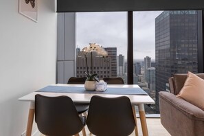 Apartment (2 Bedrooms) | Private kitchen | Oven - Luxury 2bed2bath apt in the Heart of Mel@collins (Melbourne)