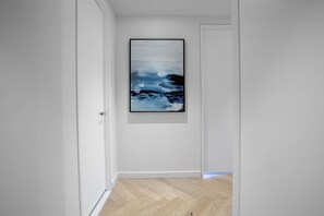 Apartemen (3 Bedrooms) | 3 kamar tidur, ruang kerja ramah laptop, dan setrika/meja setrika