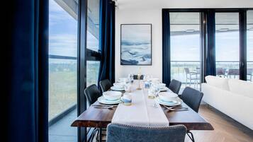 Căn hộ (3 Bedrooms) | Bếp riêng | Lò nướng