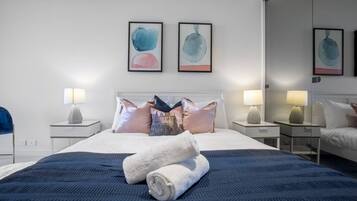 Apartemen (3 Bedrooms) | 3 kamar tidur, ruang kerja ramah laptop, dan setrika/meja setrika