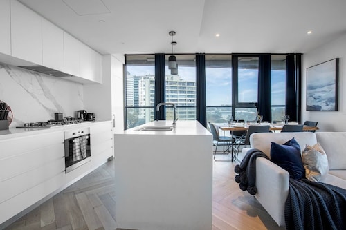 Breathtaking Lake/parkview Apt Pool&gym@3br