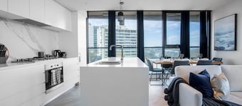 Breathtaking Lake/parkview Apt Pool&gym@3br