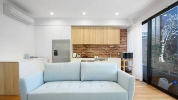 40-inch TV with digital channels