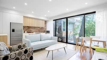 40-inch TV with digital channels