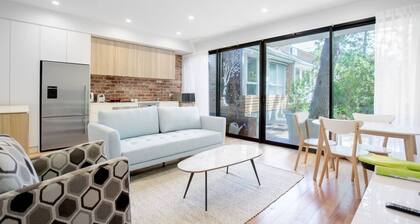 Designer Taste 2BR Townhouse@hawthorn