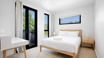 2 bedrooms, laptop workspace, WiFi, bed sheets