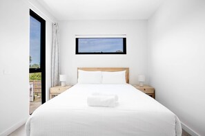 2 kamar tidur, ruang kerja ramah laptop, Wi-Fi, dan seprai linen